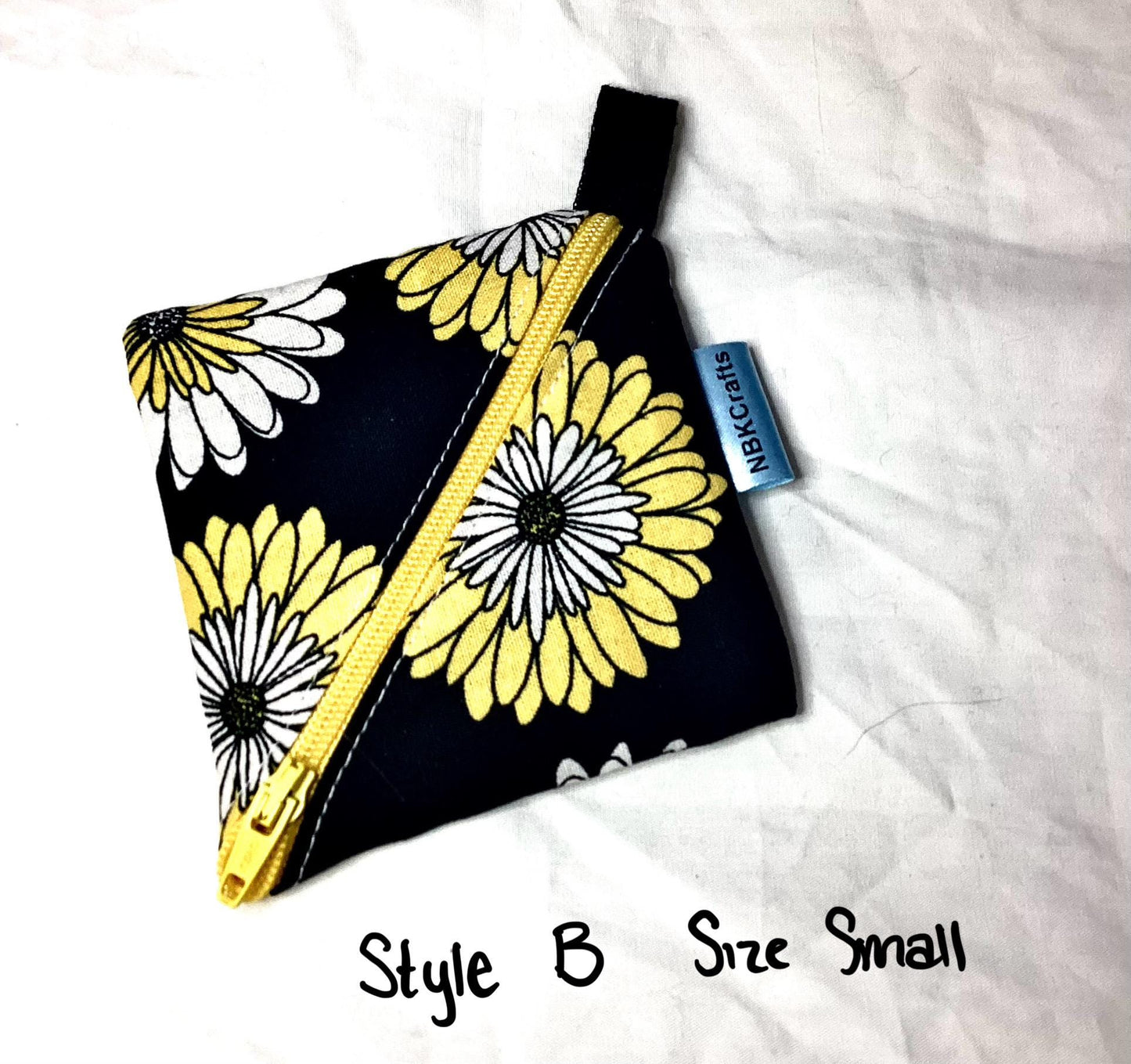 Chic and Practical: The Compact Coin Purse with a Modern Twist