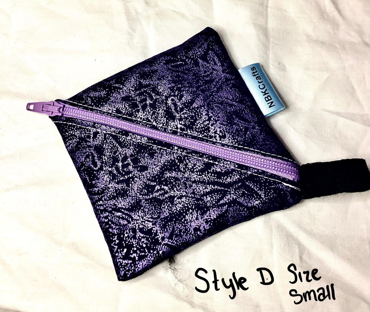 Chic and Practical: The Compact Coin Purse with a Modern Twist