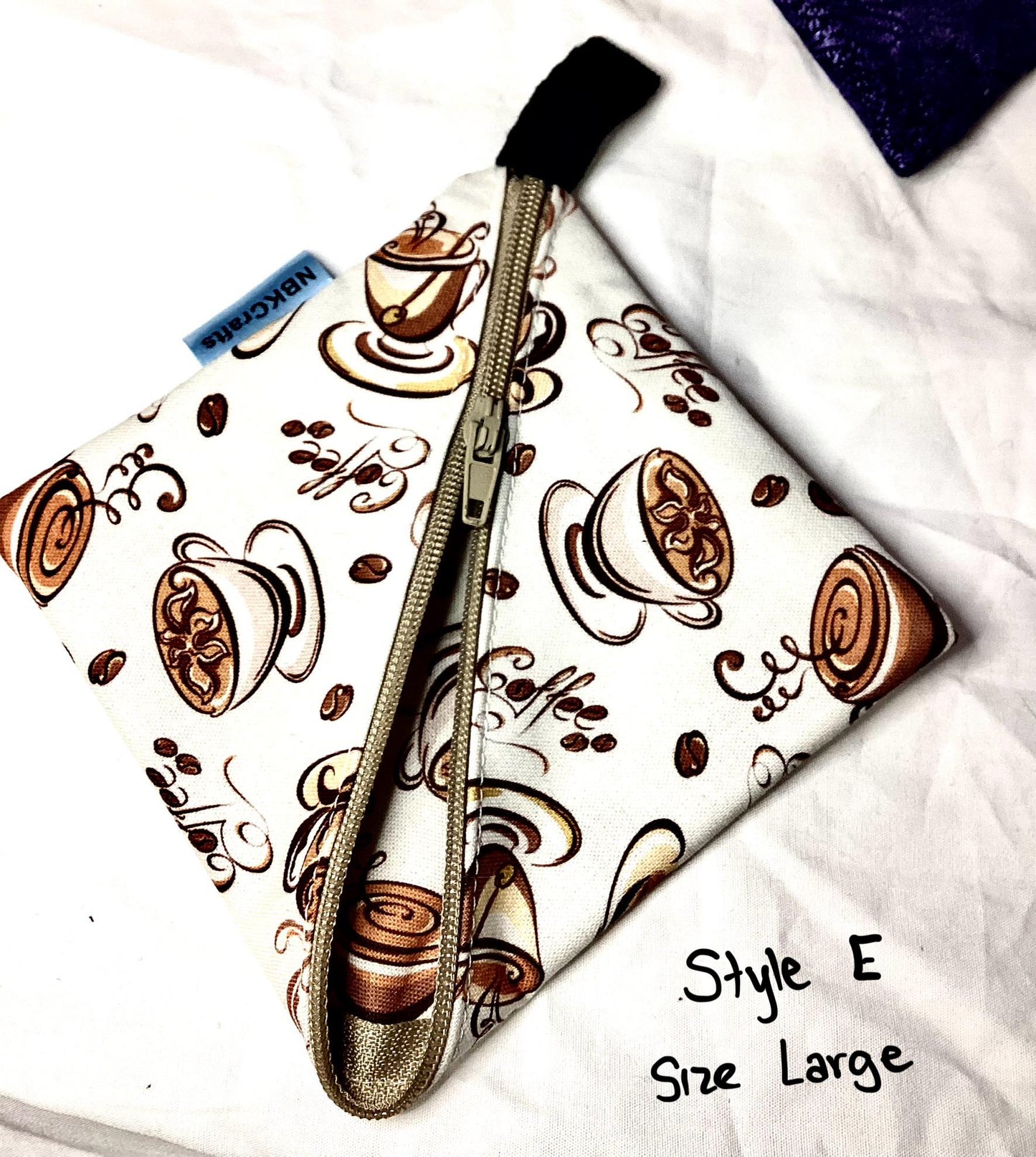 Chic and Practical: The Compact Coin Purse with a Modern Twist